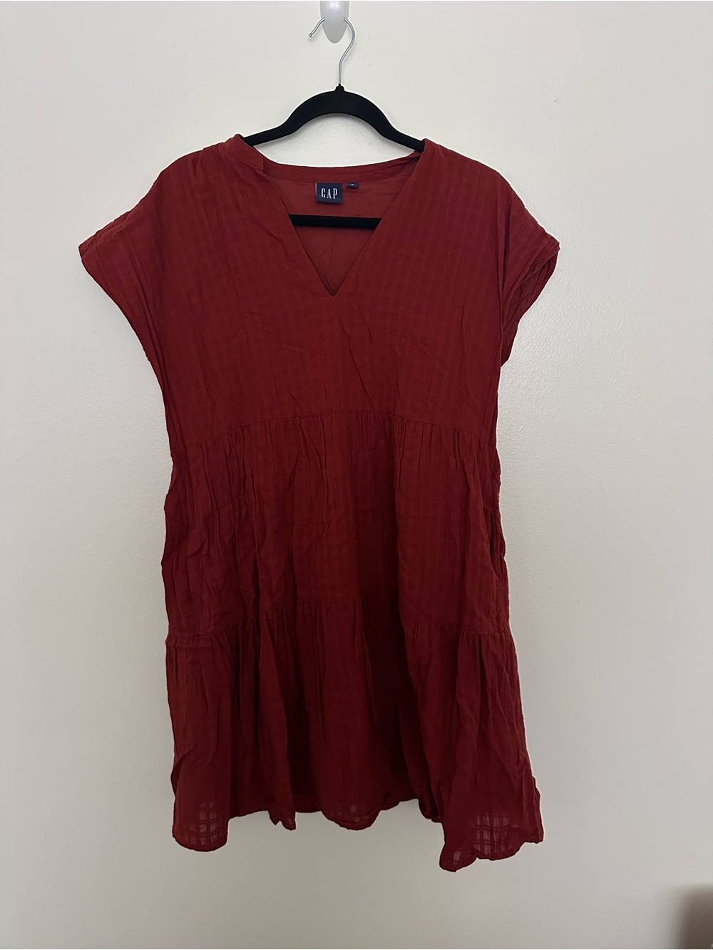 GAP Women's Red Short Sleeve V-Neck Tiered Dress